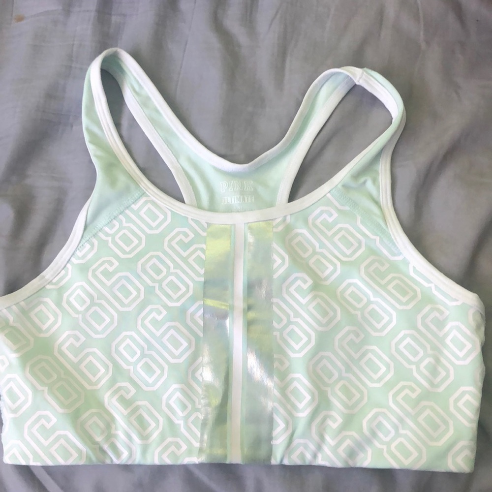 VS pink sports bra